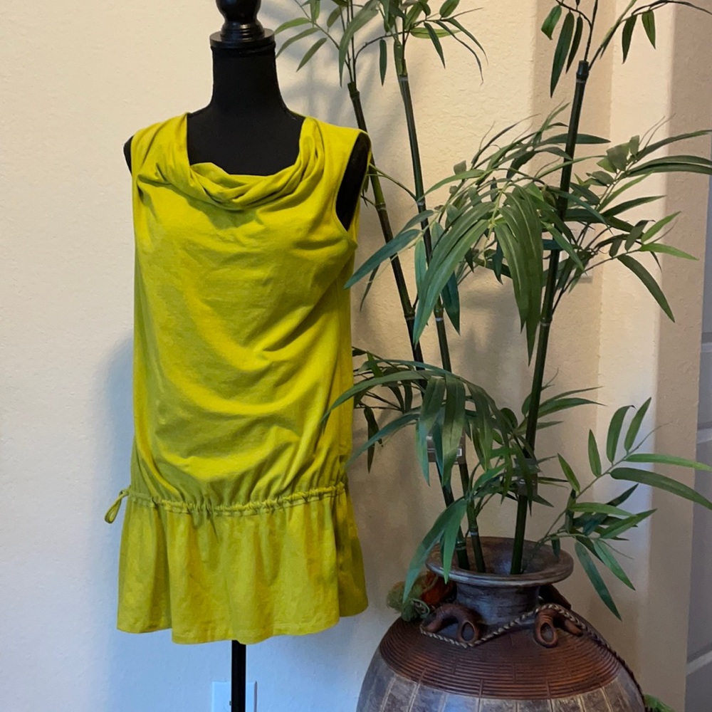 Here is a awesome top size L Lime Green